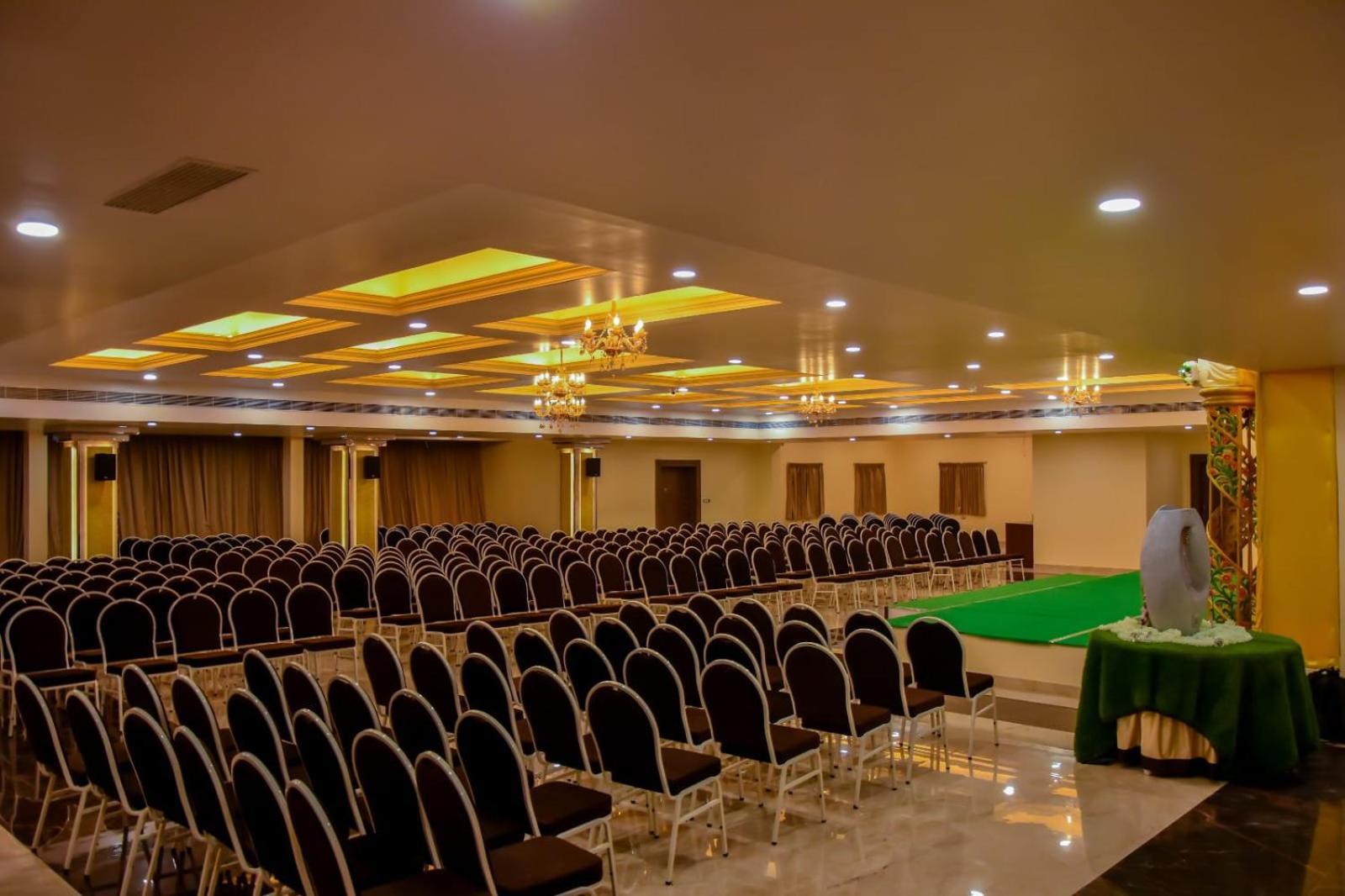 Silver Stone Park Resort, Kovilpatti Esterno foto