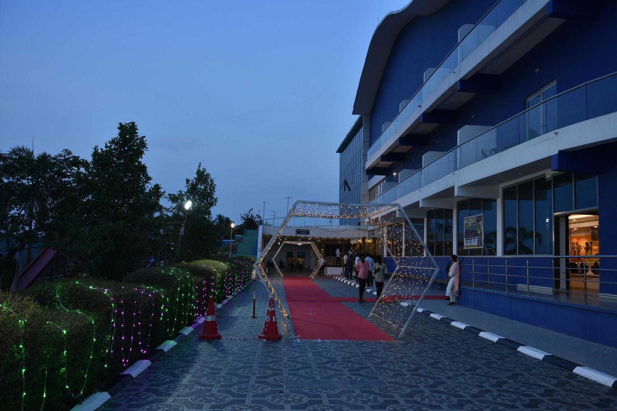 Silver Stone Park Resort, Kovilpatti Esterno foto