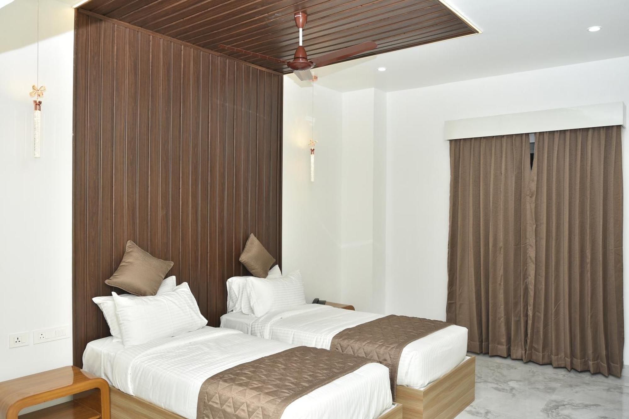 Silver Stone Park Resort, Kovilpatti Esterno foto