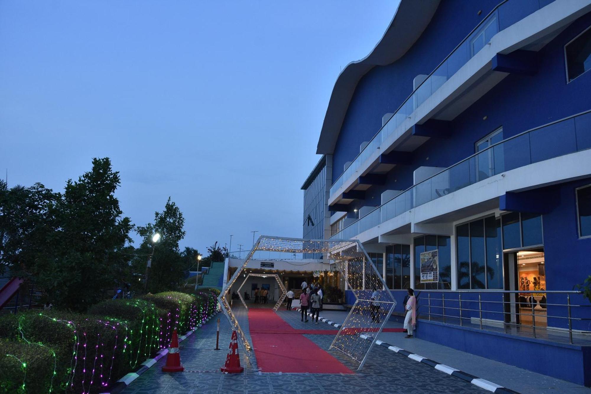 Silver Stone Park Resort, Kovilpatti Esterno foto
